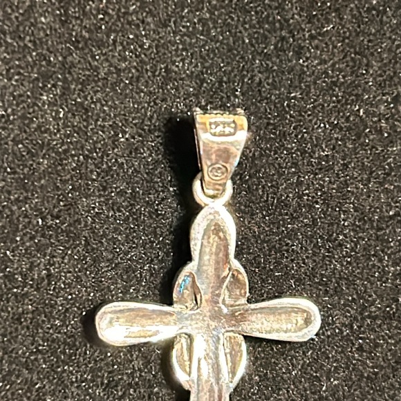 Sterling Silver 925 Cross Pendant with Marcasite Stones - Picture 5 of 10